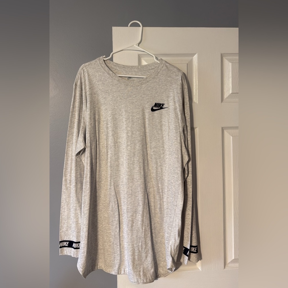 Nike Heather Gray Crewneck Top